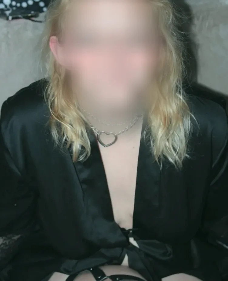 Anja, 24