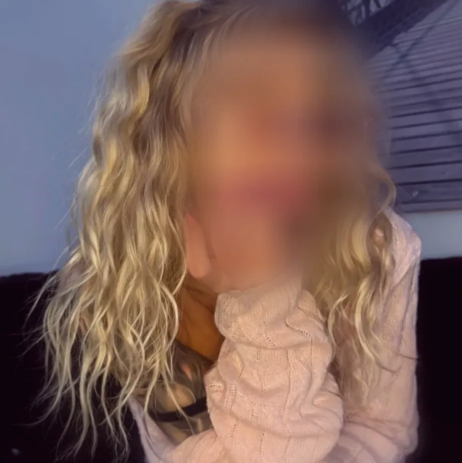 Cara, 23