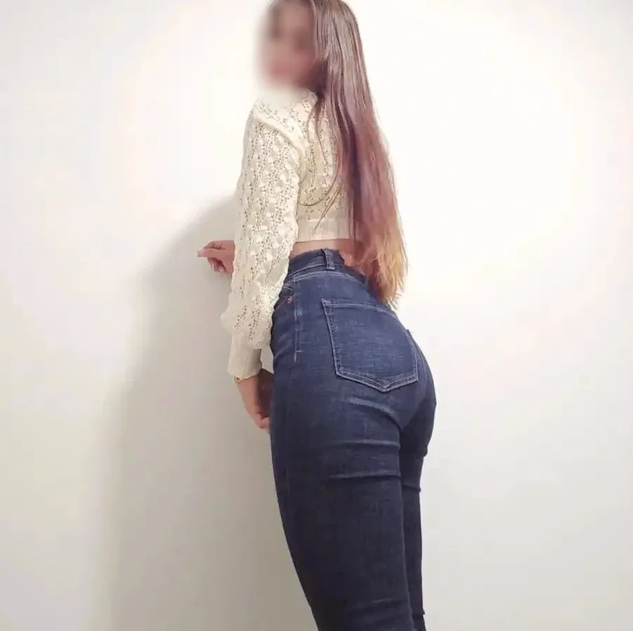 Hannah, 28