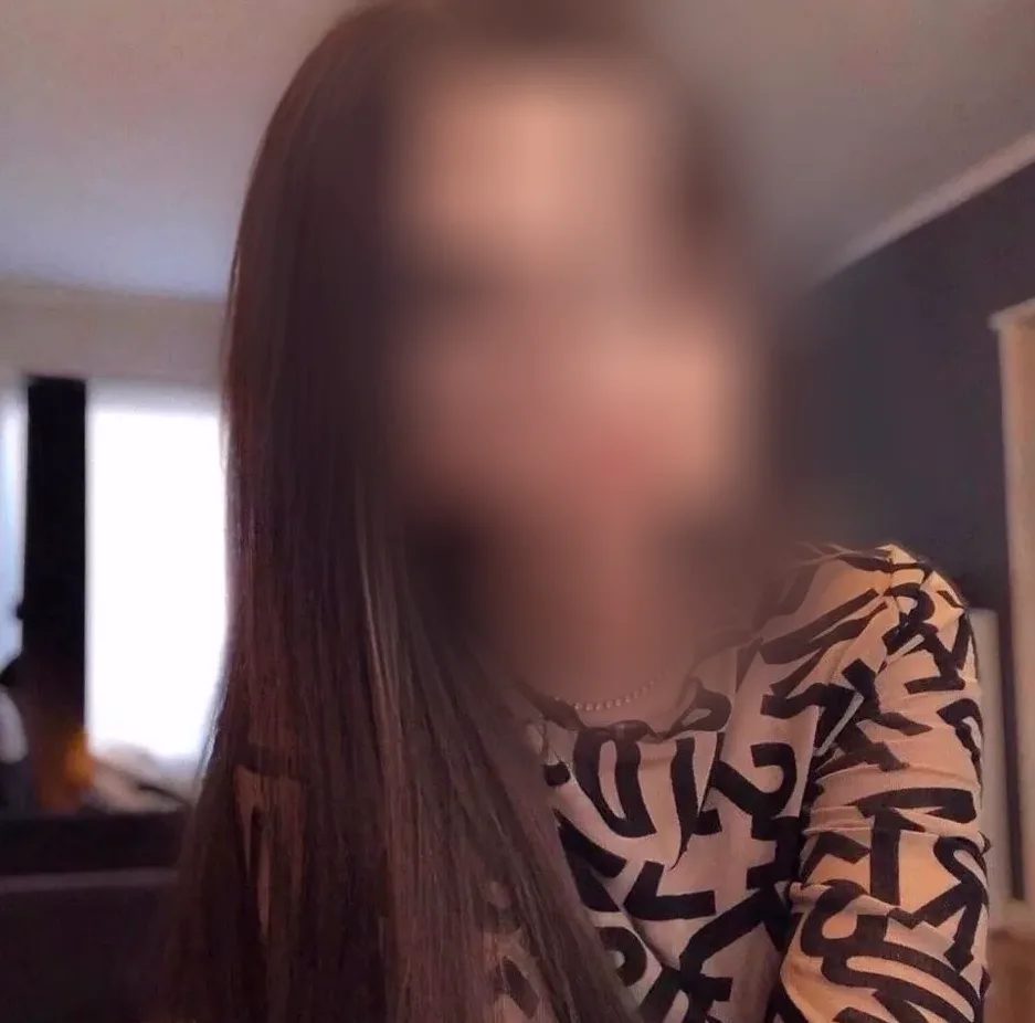 Julia, 21
