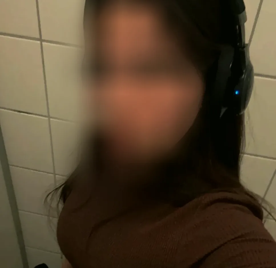 Nina, 25