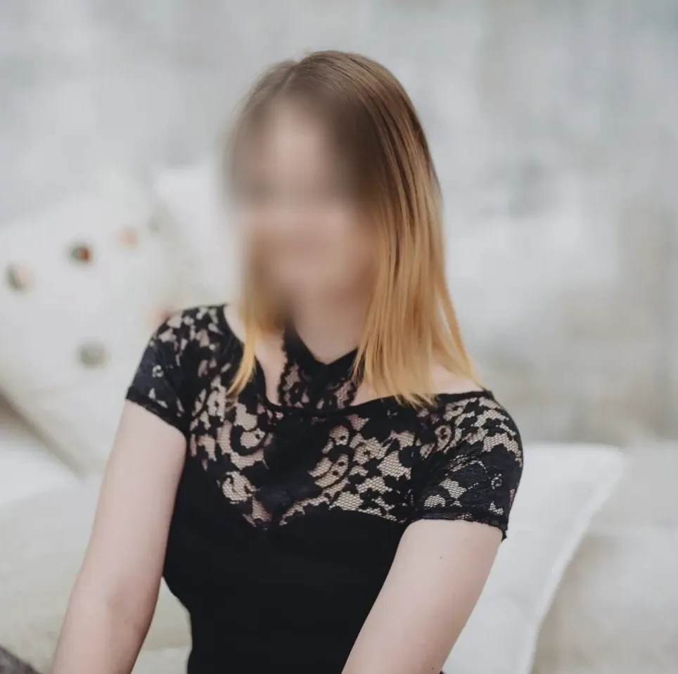 Viktoria, 24